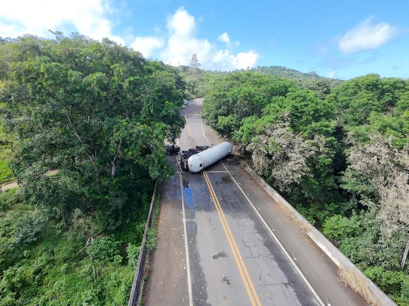 Trecho da BR-330, entre Ubaitaba e Ubatã é totalmente liberada 48 horas depois de acidente