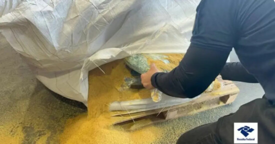 Cocaína escondida dentro de carga de soja é apreendida no Porto de Salvador