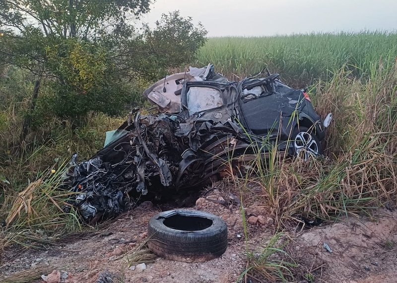 Quatro pessoas morrem após batida entre dois carros no extremo sul da Bahia