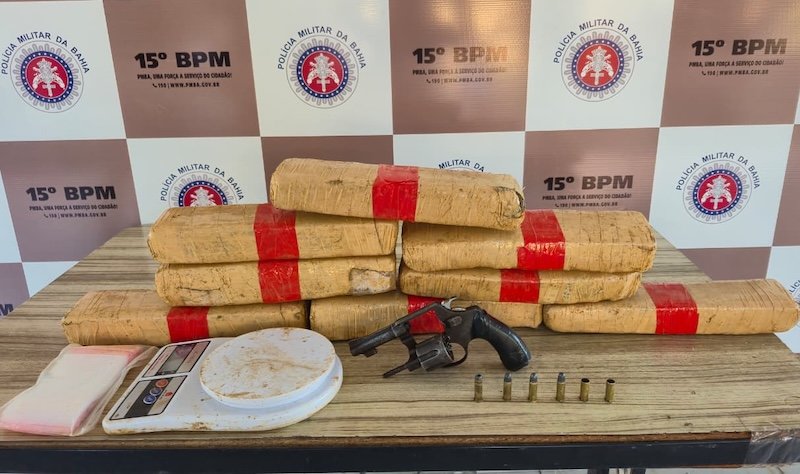 PM apreende 8 kg de maconha e revólver durante operação em área de mata em Itabuna