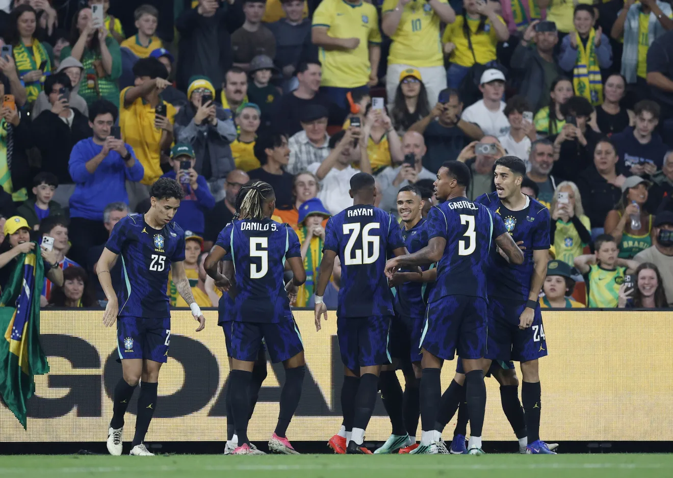 Ancelotti elogia Vini Jr. após gol na vitória do Brasil