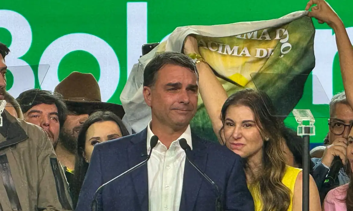 Flávio Bolsonaro diz que vai pedir anulação da eleição após derrota para Lula