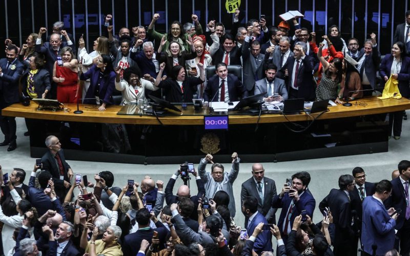 Fim da escala 6×1 pode gerar custo de R$ 40 bilhões para municípios, alerta associação