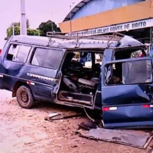 Planalto: Acidente com van e carro deixa 29 feridos; 6 estão em estado grave