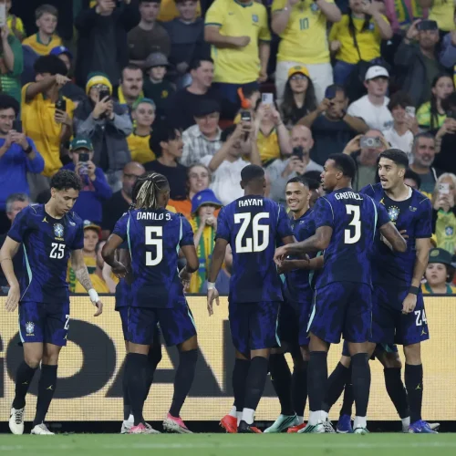 Ancelotti elogia Vini Jr. após gol na vitória do Brasil
