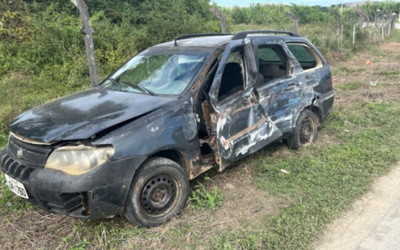 Acidente entre Carro e Ônibus de Trabalhadores Deixa Feridos Próximo à BR-330 em Ipiaú