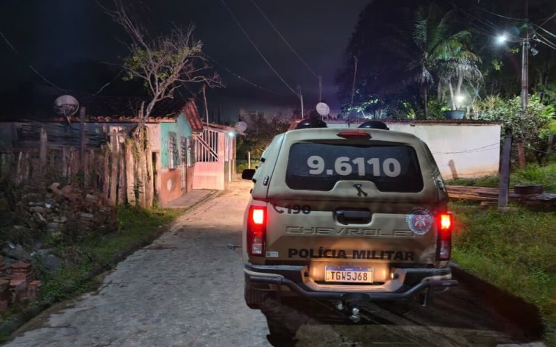 Ubatã: Criminosos fazem mais de 20 disparos e deixam inscrição de facção