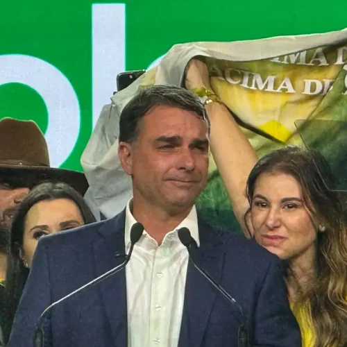 Flávio Bolsonaro diz que vai pedir anulação da eleição após derrota para Lula
