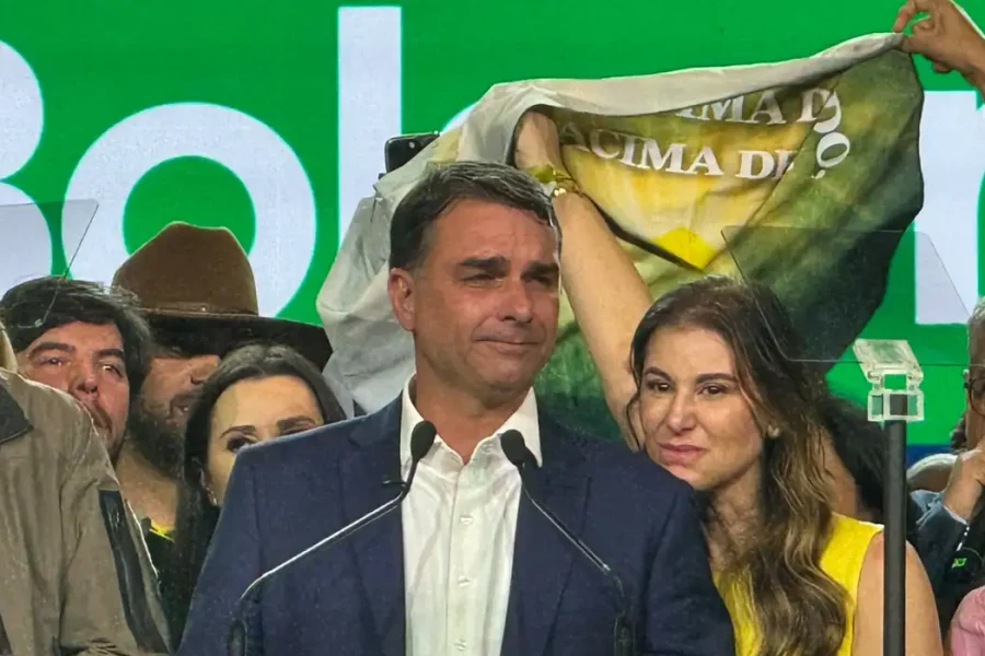 Flávio Bolsonaro diz que vai pedir anulação da eleição após derrota para Lula