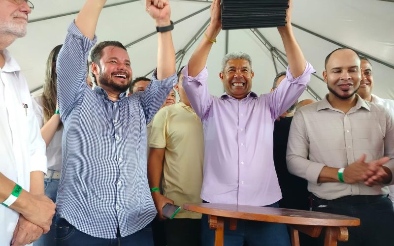 POPULAÇÃO FRUSTRADA:O governador anunciou varias obras pra Ubatã, mas as principais obras que deveriam ser anunciada ficaram de fora