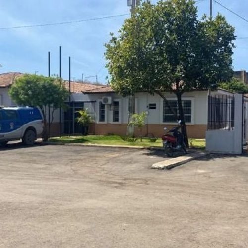 Homem é preso após instalar rastreador no carro da ex e mandar criminosos furtarem o veículo