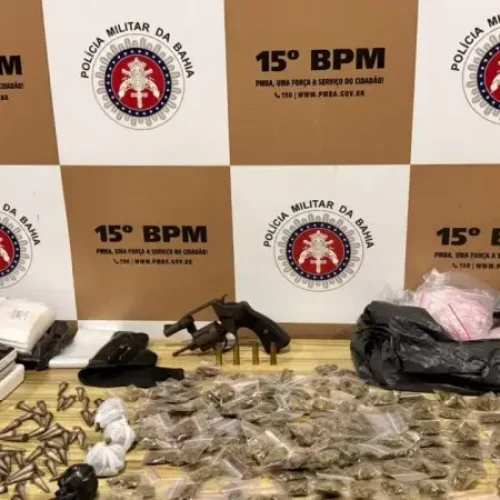 PM apreende arma, drogas e câmeras clandestinas durante ação em Itabuna