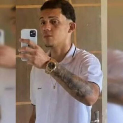 Jovem havia acabado de deixar a namorada na casa da mãe e retornava para casa quando colidiu de frente com o animal