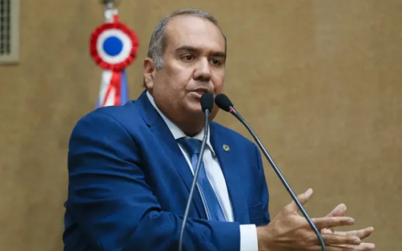 Deputado critica suspensão de serviços públicos para mobilizar servidores do interior a ato político de Jerônimo em Jequié