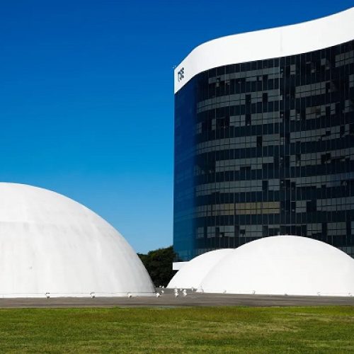 TSE deve definir limites para uso de IA em campanhas nesta terça-feira (1º)