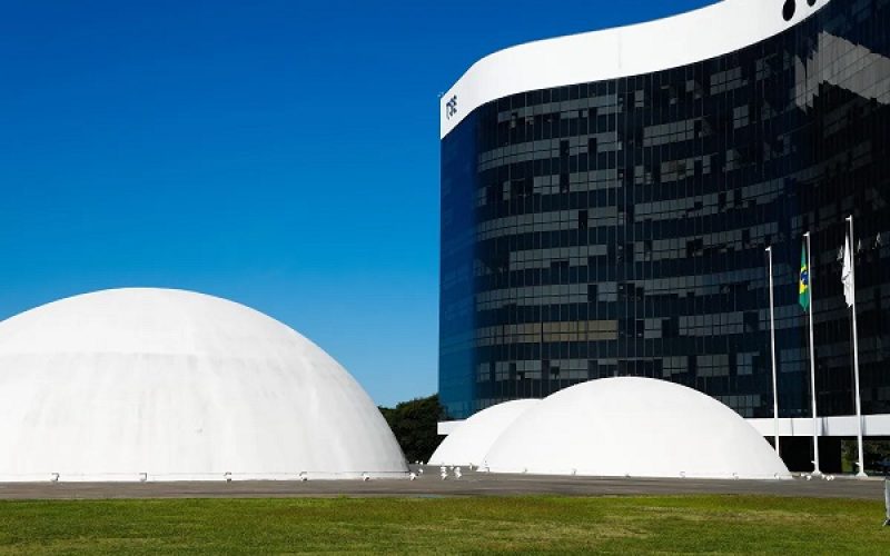 TSE deve definir limites para uso de IA em campanhas nesta terça-feira (1º)
