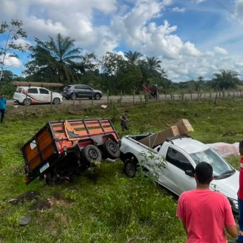 Motorista de Ubatã perde controle de Saveiro e sai da pista na BR-330; condutor escapa sem ferimentos