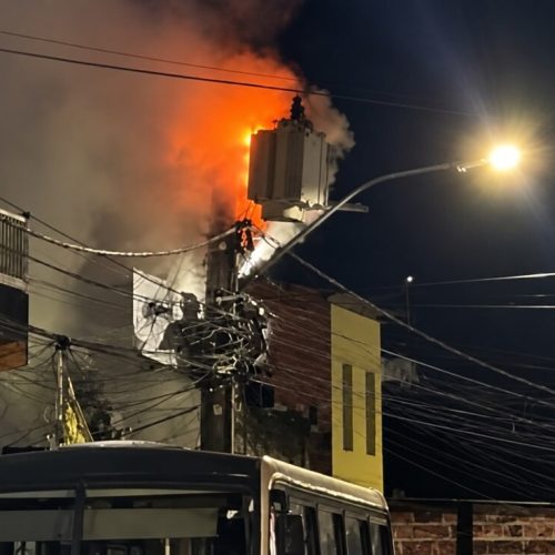 Sem luz! Vazamento de óleo causa incêndio em transformador na Landulfo Alves e mobiliza Coelba