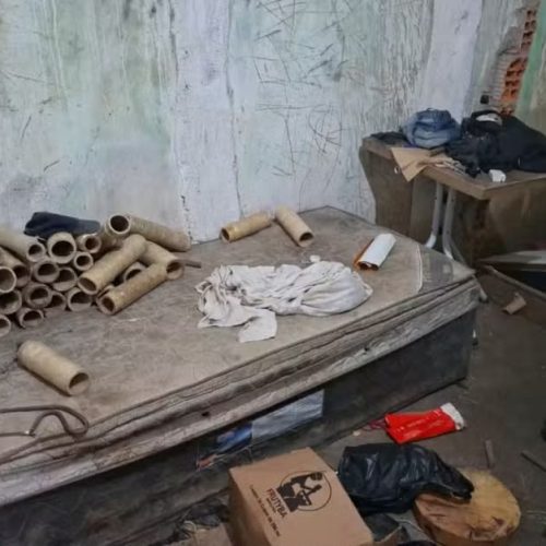 Fábrica de espadas é desarticulada e 150 kg de pólvora são apreendidos no interior da Bahia