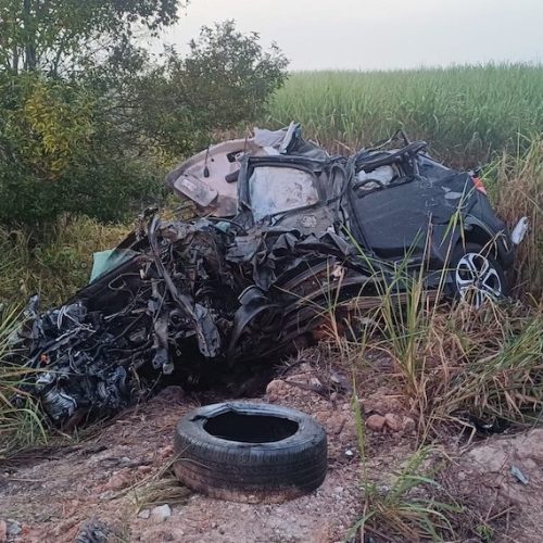 Quatro pessoas morrem após batida entre dois carros no extremo sul da Bahia