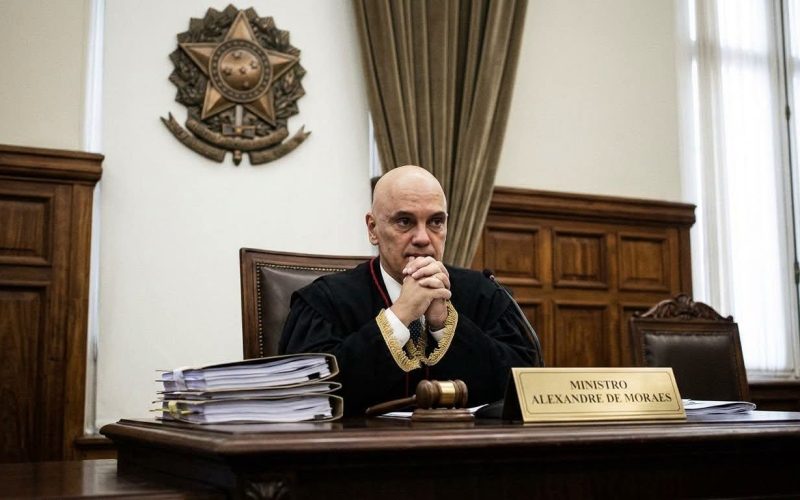 I.A. diz que Moraes cometeu 11 crimes além de Improbidade Administrativa.