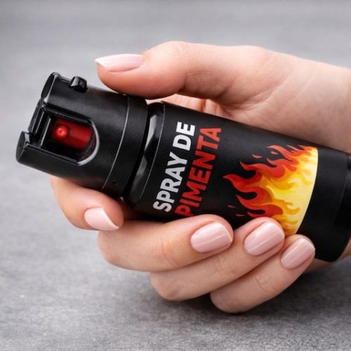 Começa a valer lei que autoriza compra de spray de pimenta para defesa pessoal de mulheres