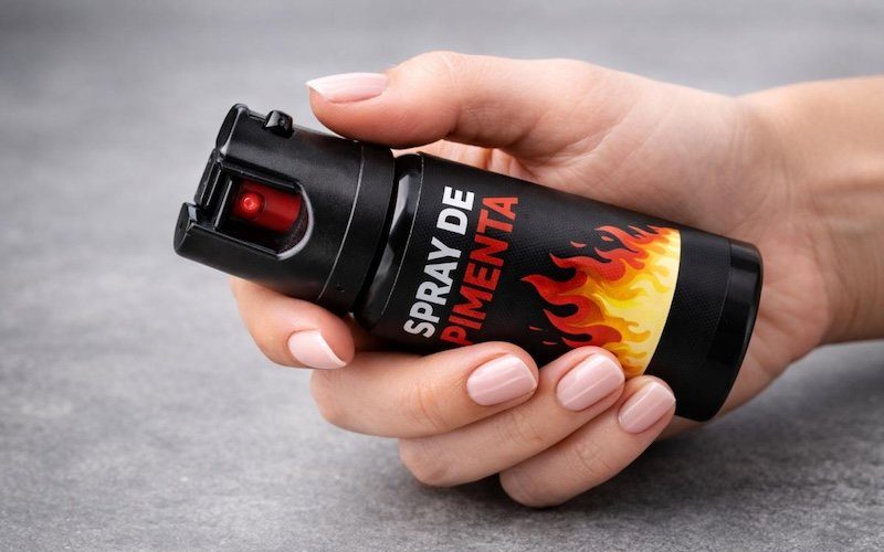 Começa a valer lei que autoriza compra de spray de pimenta para defesa pessoal de mulheres