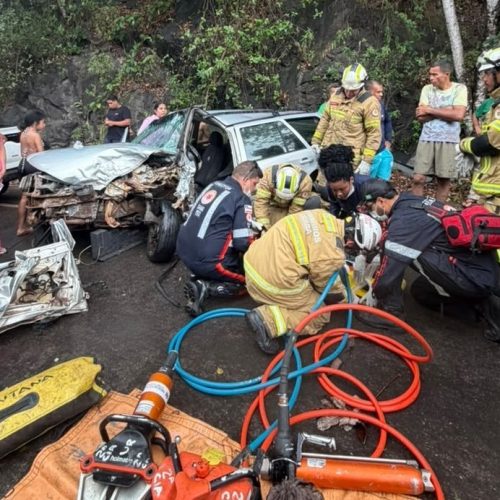 Uruçuca: Acidente deixa duas pessoas feridas após batida entre carros na BA-001