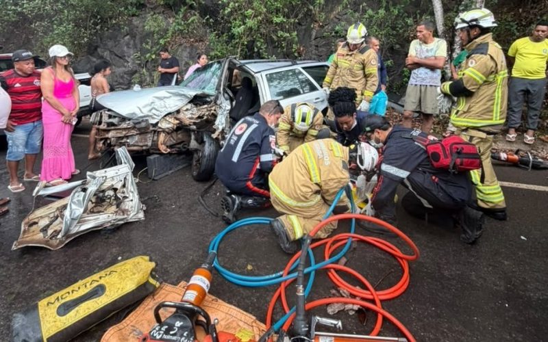 Uruçuca: Acidente deixa duas pessoas feridas após batida entre carros na BA-001