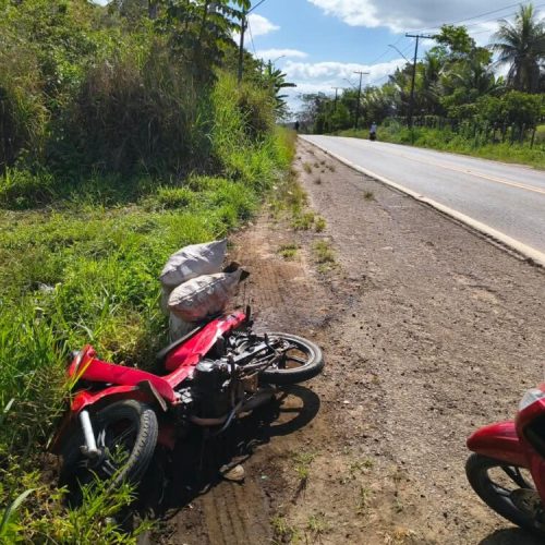 Ubatã: Acidente entre carro e moto deixa motociclista ferido na BR-330