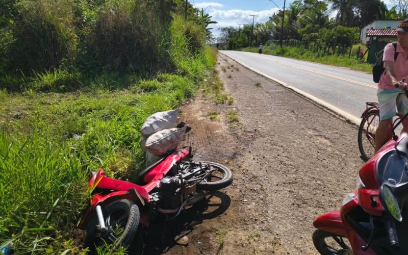 Ubatã: Acidente entre carro e moto deixa motociclista ferido na BR-330