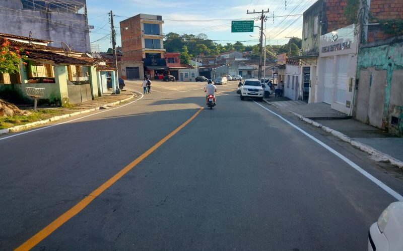 UBATÃ: Após um ano e meio de atraso, Prefeitura inicia pintura da sinalização horizontal da Avenida Marinalva