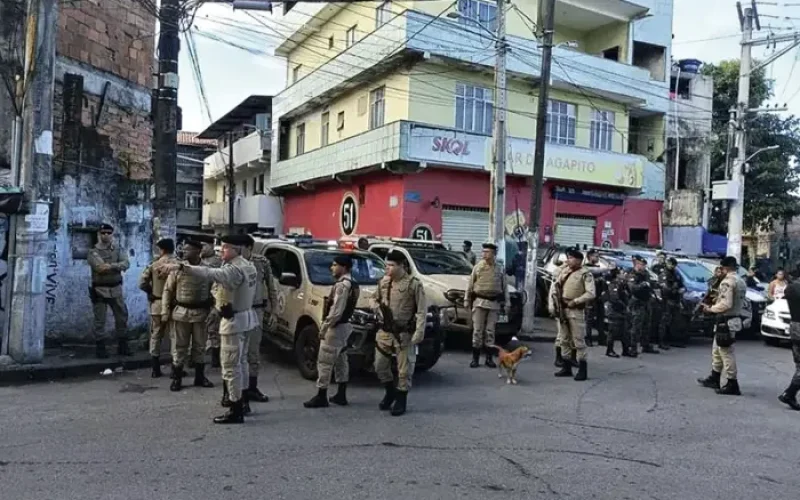 TIROTEIO! Quatro pessoas morrem após perseguição e troca de tiros com a PM em Salvador