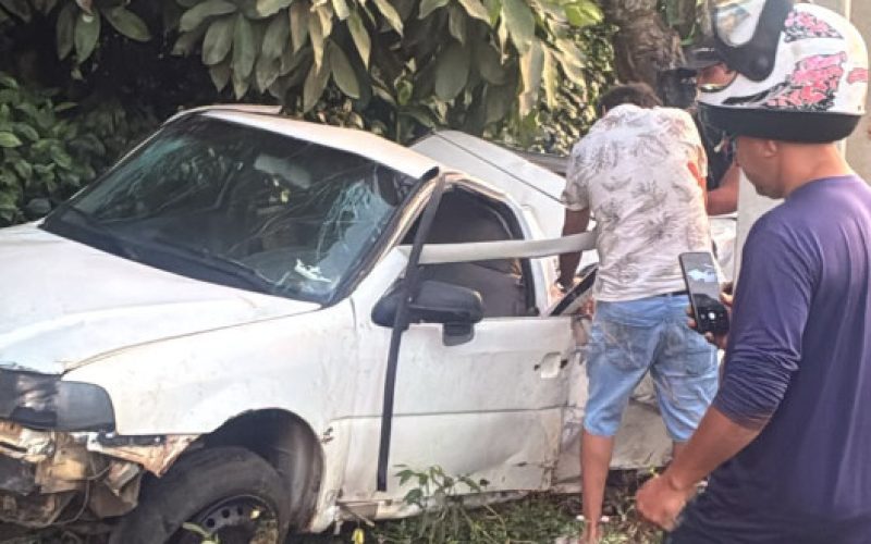 Acidente na BR-330 em Jitaúna deixa duas pessoas mortas após pneu de veículo se desprender
