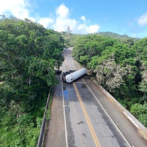 Trecho da BR-330, entre Ubaitaba e Ubatã é totalmente liberada 48 horas depois de acidente
