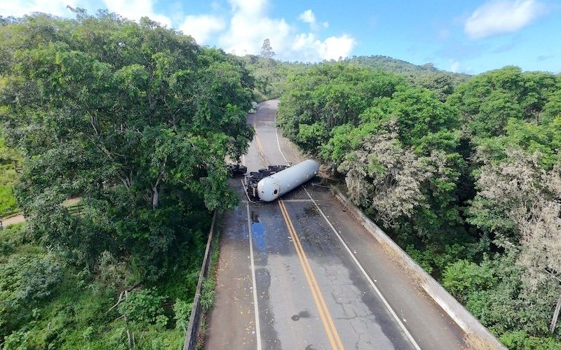 Trecho da BR-330, entre Ubaitaba e Ubatã é totalmente liberada 48 horas depois de acidente