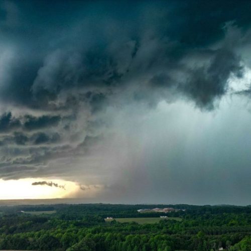 Frente fria provoca temporais em 5 estados; veja onde o risco é maior