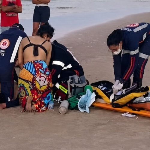Pai morre ao tentar salvar filho de afogamento em praia de Ilhéus