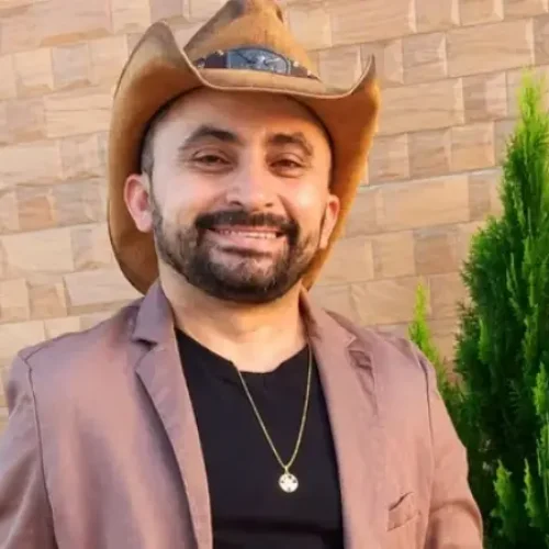 Cantor morre em grave acidente horas após realizar show no interior do Piauí