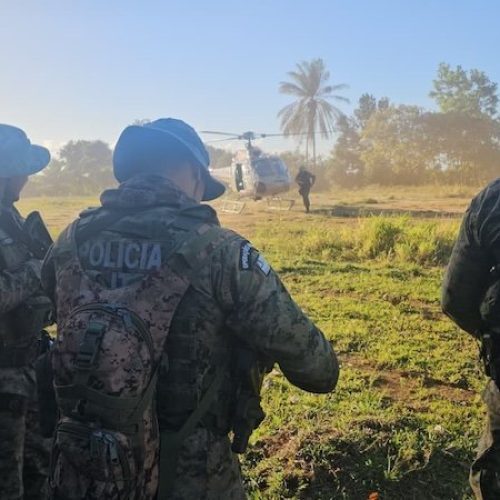 Suspeito morre em confronto com a PM e fuzil é apreendido em Camamu