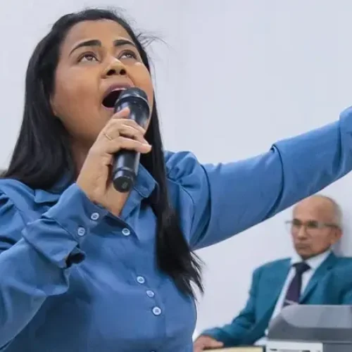 Morre aos 38 anos a cantora gospel Ana Clézia, da dupla com Laudicéia