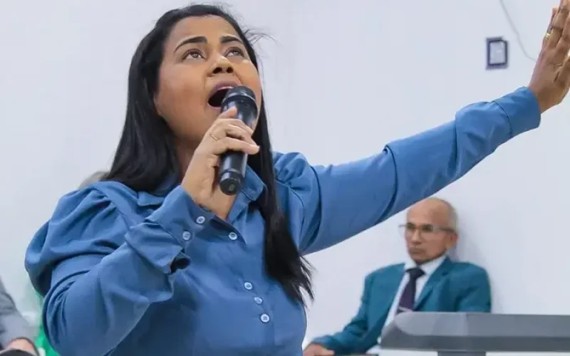 Morre aos 38 anos a cantora gospel Ana Clézia, da dupla com Laudicéia