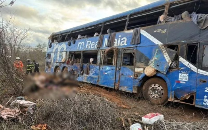 TRAGÉDIA! Acidente com ônibus deixa sete mortos e 13 feridos na BR-242, na Chapada Diamantina