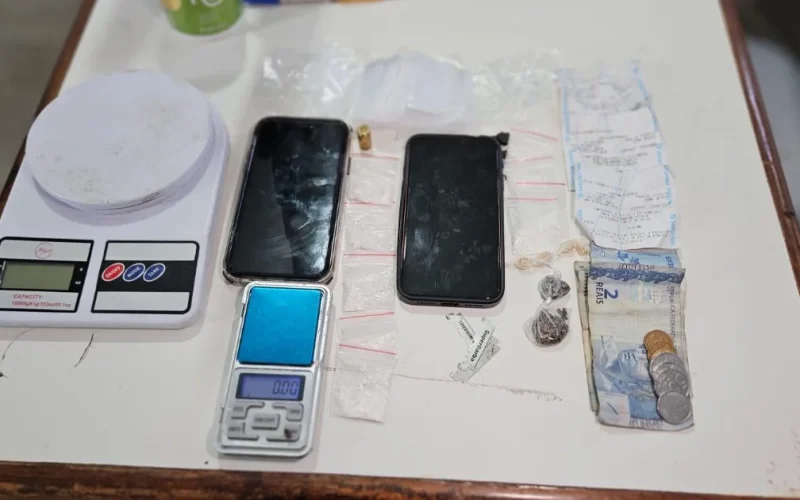PM apreende drogas, munição e balanças de precisão durante ação em Ubatã