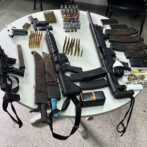 PM prende cinco suspeitos e apreende fuzil e submetralhadora após homicídios em Santa Inês