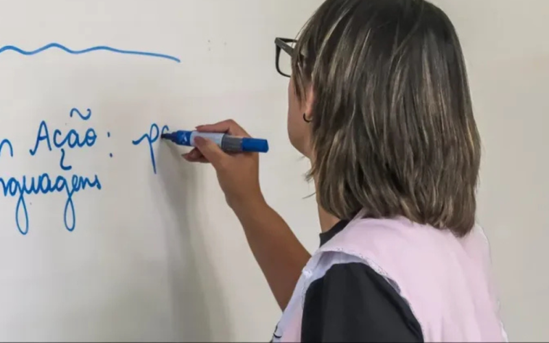 Plano Nacional de Educação: Novas regras limitam professores temporários na rede pública