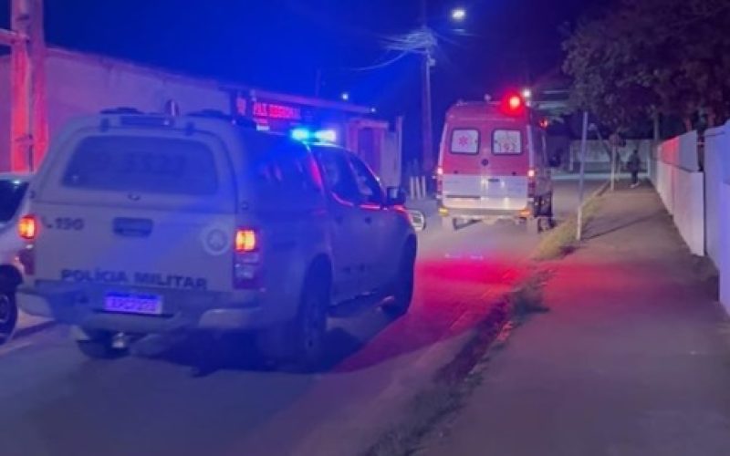 Idosa de 66 anos é baleada durante invasão criminosa em residência no centro de Ibirataia