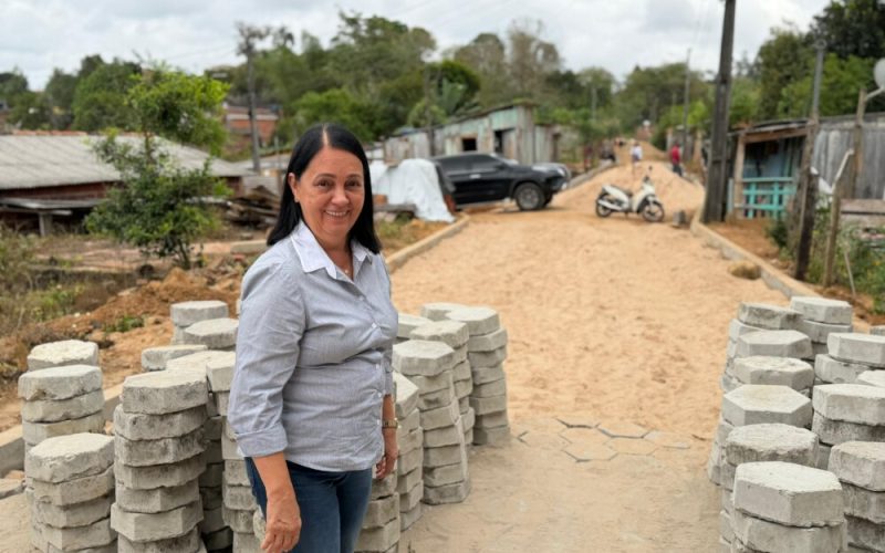 Ubaitaba: Prefeita Gracinha Viana visita obras em andamento no município