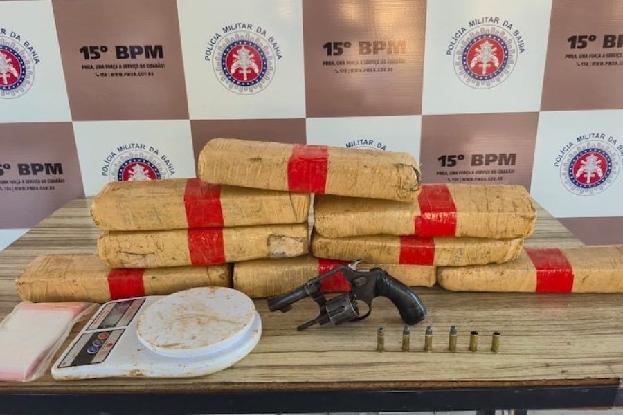 PM apreende 8 kg de maconha e revólver durante operação em área de mata em Itabuna