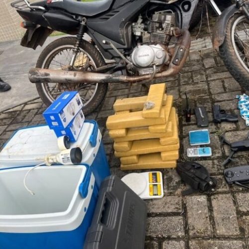 Polícias Militar e Civil apreendem 15 kg de maconha, carregador de fuzil e drones em Ituberá